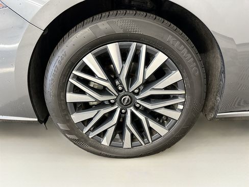 Used 2025 Nissan Altima 2.5 SV FWD image 34
