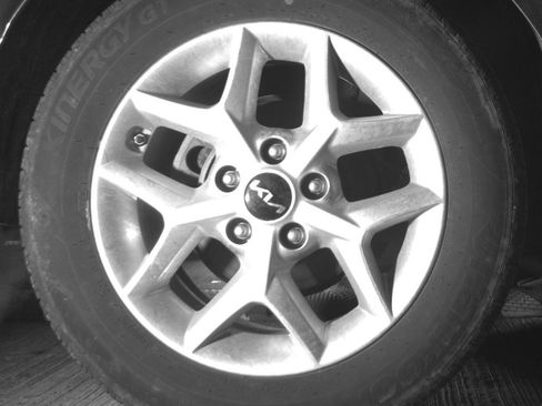 Used 2025 Kia Soul LX w/ LX Technology Package FWD image 15