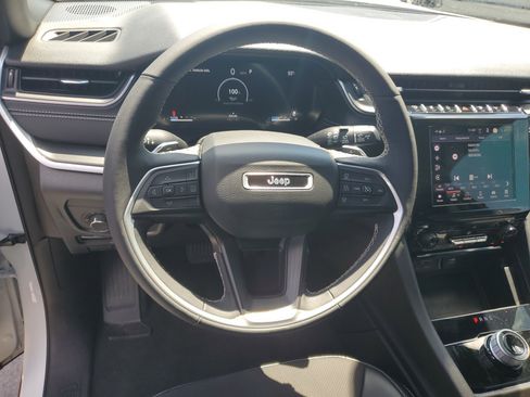 Used 2024 Jeep Grand Cherokee L Altitude RWD image 15