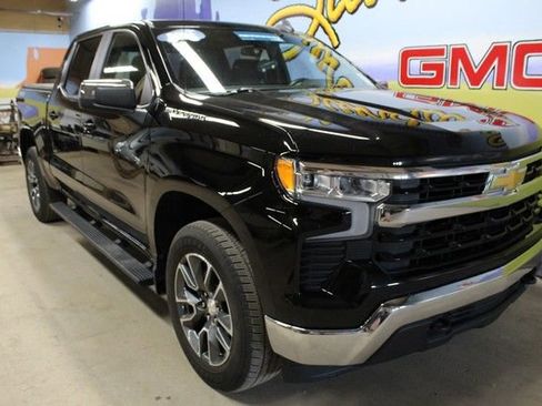 Used 2024 Chevrolet Silverado 1500 LT AWD/4WD image 3
