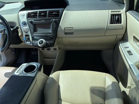 Used 2014 Toyota Prius V Five image 25