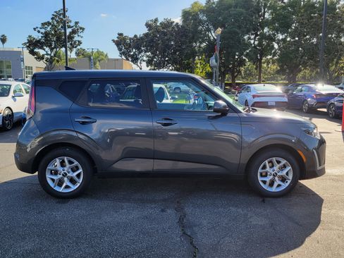Used 2024 Kia Soul LX w/ Option Group 015 image 4