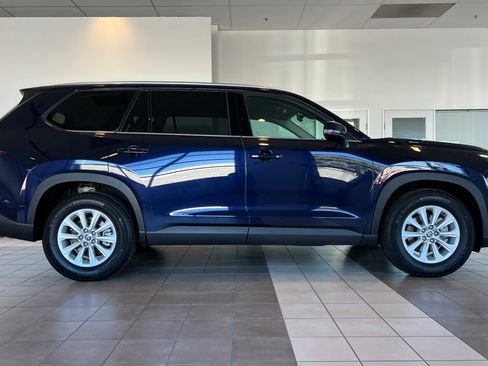 Certified 2024 Toyota Grand Highlander XLE image 3