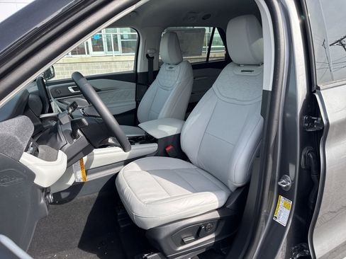 New 2026 Ford Explorer Platinum w/ LUX Leather Package AWD/4WD image 2
