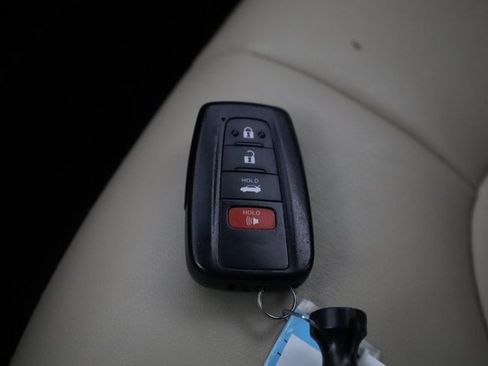 Used 2021 Toyota Avalon XLE w/ Carpet Mat Package (TMS) image 23