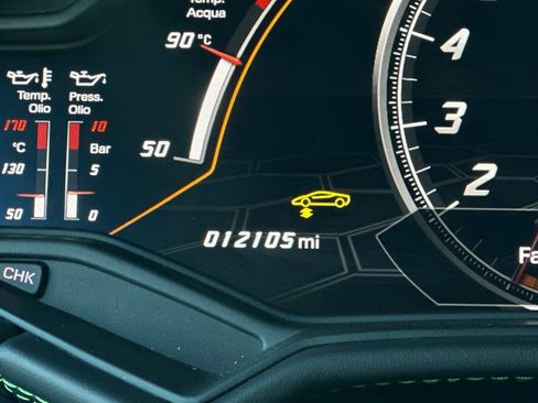 Used 2021 Lamborghini Huracan EVO image 34