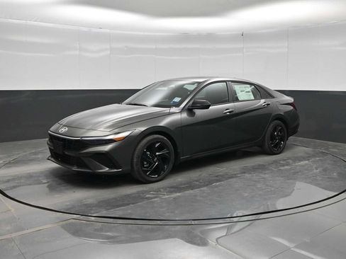 New 2026 Hyundai Elantra SEL Sport FWD image 4
