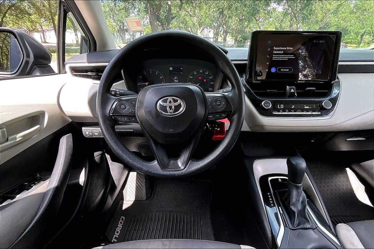 Used 2025 Toyota Corolla LE FWD image 8