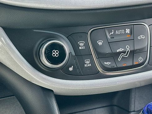 Used 2017 Chevrolet Volt LT w/ Comfort Package FWD image 19