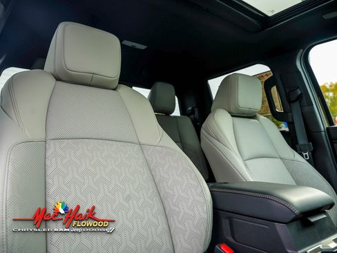 Used 2025 Toyota Tacoma Limited image 17