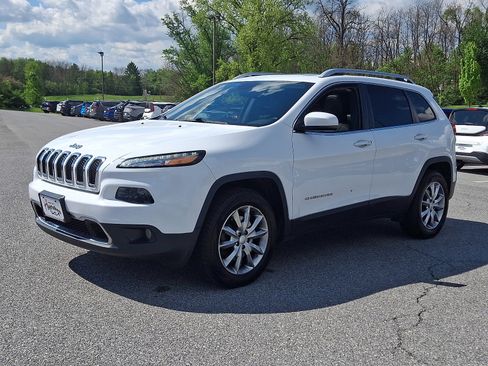 Used 2018 Jeep Cherokee Limited AWD/4WD image 3