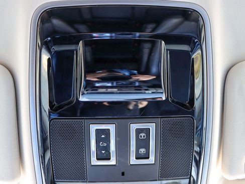 Used 2015 Land Rover Range Rover HSE image 42