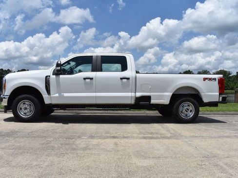 Used 2023 Ford F250 XL w/ FX4 Off-Road Package AWD/4WD image 3