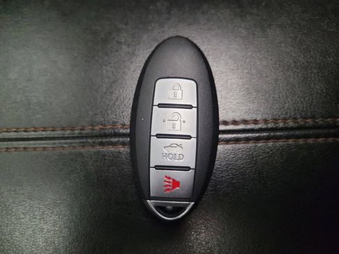Used 2022 Nissan Sentra SR w/ SR Premium Package FWD image 32