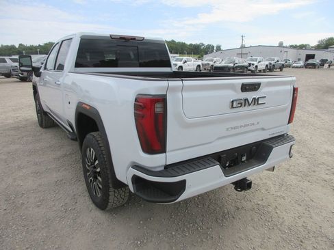 New 2026 GMC Sierra 2500 Denali Ultimate AWD/4WD image 9