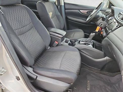 Used 2019 Nissan Rogue S FWD image 18