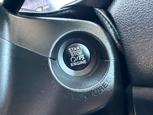 Certified 2022 Jeep Renegade Latitude w/ Convenience Group AWD/4WD image 31