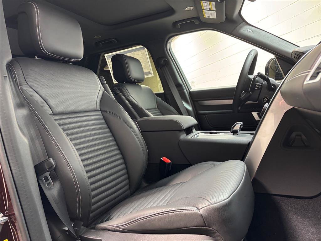 New 2026 Land Rover Discovery Limited Edition AWD/4WD image 33