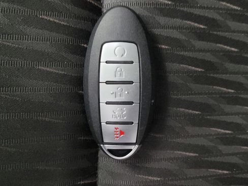 Used 2020 Nissan Rogue SV FWD image 32