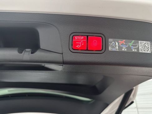 Used 2025 Mercedes-Benz GLS 450 4MATIC image 25