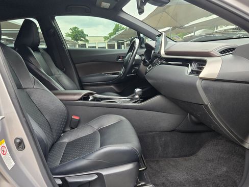 Used 2019 Toyota C-HR Limited image 27