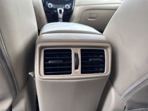 Used 2018 Nissan Rogue SL w/ Premium Package FWD image 37