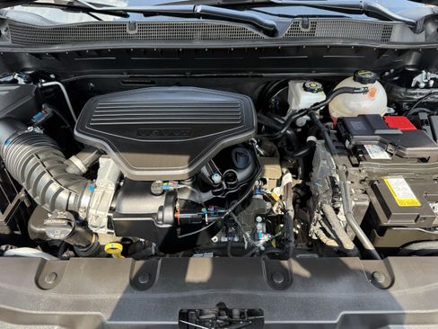 Used 2025 Chevrolet Blazer RS FWD image 34