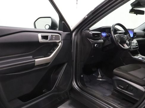 Used 2023 Ford Explorer XLT w/ Class IV Trailer Tow Package AWD/4WD image 10