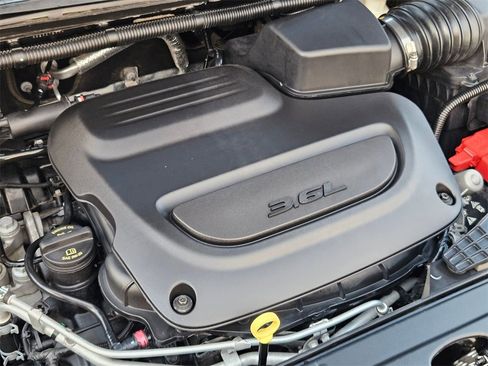 Used 2021 Chrysler Voyager L image 39