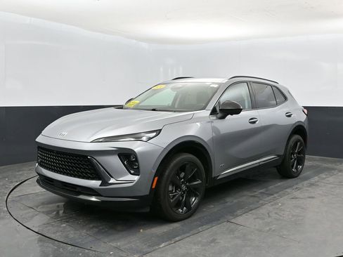 Used 2024 Buick Envision Sport Touring image 8