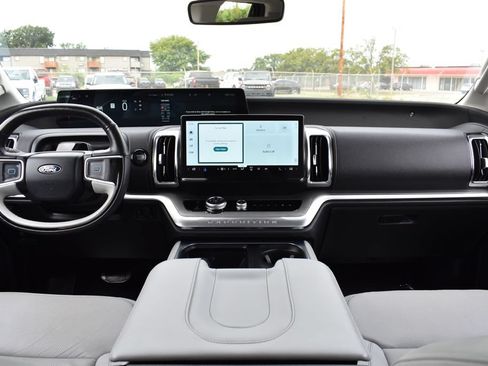 Certified 2025 Ford Expedition Max Platinum w/ Driver's Package AWD/4WD image 15
