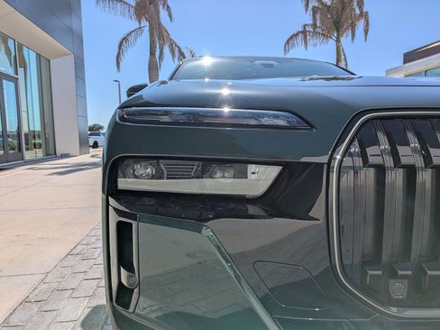 Used 2025 BMW 760i xDrive w/ Executive Package image 11