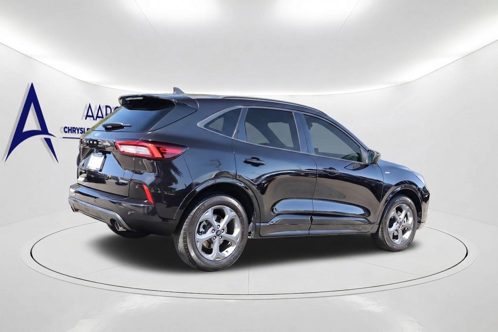 Used 2023 Ford Escape ST-Line Select w/ Tech Pack #2 AWD/4WD image 4