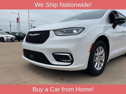 Used 2024 Chrysler Pacifica Touring-L FWD image 16