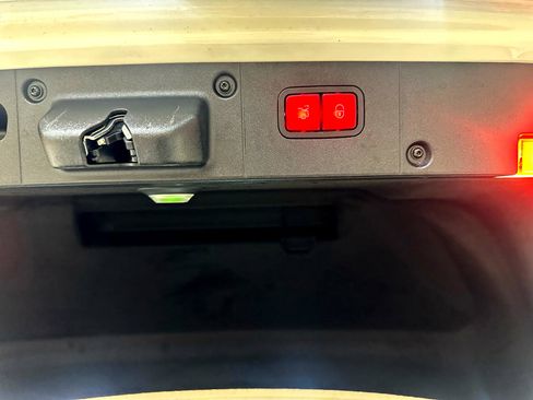 Used 2008 Mercedes-Benz S 550 w/ P3 Pkg image 12