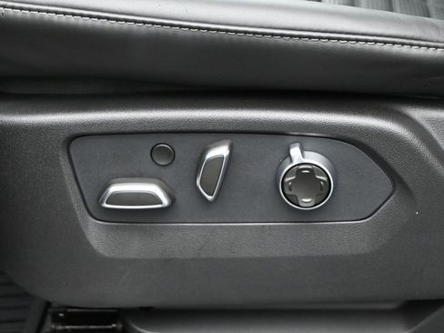 Used 2026 Cadillac Escalade Platinum Luxury image 10