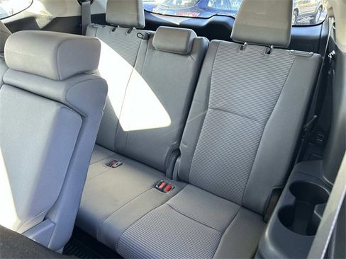 Used 2024 Toyota Highlander LE image 20