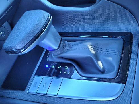 Certified 2025 Hyundai Elantra SE image 24