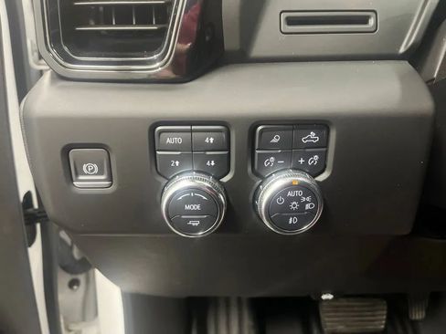 Used 2022 GMC Sierra 1500 AT4 w/ AT4 Preferred Package AWD/4WD image 27