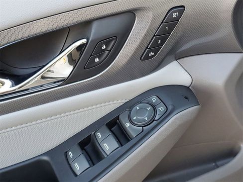 Used 2019 Chevrolet Traverse Premier w/ Driver Confidence II Package image 23