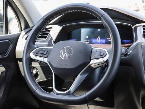 Certified 2022 Volkswagen Tiguan SE w/ Panoramic Sunroof Package FWD image 16