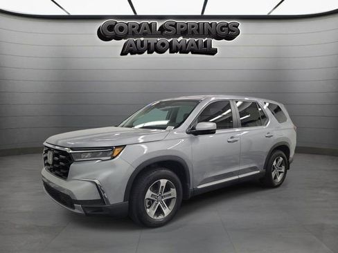 Certified 2025 Honda Pilot EX-L image 3