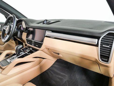 Certified 2023 Porsche Cayenne Platinum Edition AWD/4WD image 26