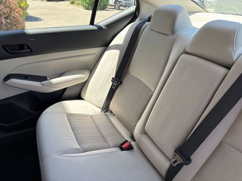 Used 2025 Nissan Altima 2.5 SV FWD image 40