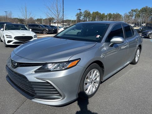 Used 2023 Toyota Camry LE image 3
