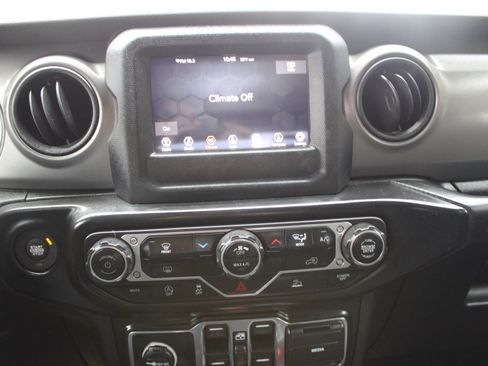 Used 2023 Jeep Gladiator Sport image 17