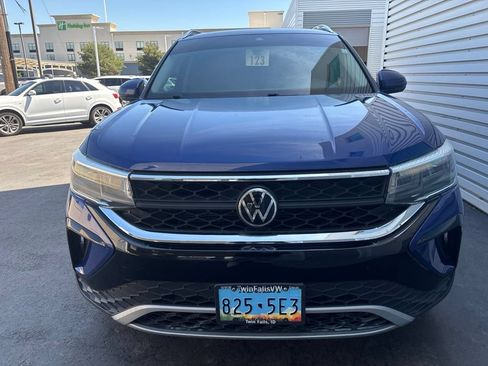 Used 2022 Volkswagen Taos SE w/ Panoramic Sunroof Package AWD/4WD image 11