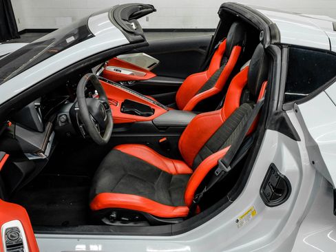 Used 2021 Chevrolet Corvette Stingray Preferred Cpe w/ Z51 Performance Package RWD image 4