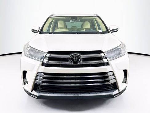 Used 2017 Toyota Highlander Limited image 2