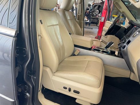 Used 2017 Ford Expedition Limited AWD/4WD image 25